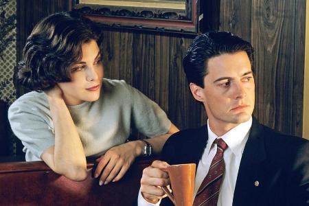 Sherilyn Fenn als Audrey Horne und Kyle MacLachlan als Agent Dale Cooper in Sherilyn Fenn als Audrey Horne und Kyle MacLachlan als Agent Dale Cooper in