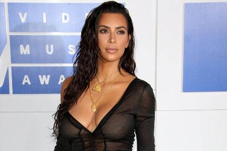 Seit dem Raubüberfall in Paris zeigt sich Kim Kardashian nur noch selten in der Öffentlichkeit Seit dem Raubüberfall in Paris zeigt sich Kim Kardashian nur noch selten in der Öffentlichkeit