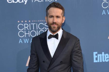 Für die Preisverleihung des Hasty Pudding-Awards muss Ryan Reynolds viel Humor beweisen Für die Preisverleihung des Hasty Pudding-Awards muss Ryan Reynolds viel Humor beweisen