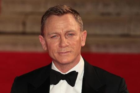 Daniel Craig muss sich mit seinen Nachbarn um einen Baum streiten Daniel Craig muss sich mit seinen Nachbarn um einen Baum streiten