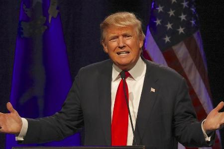 Das geht ja gut los: Donald Trump kassierte schon mit seinem ersten Twitter-Post 2017 einen Shitstorm Das geht ja gut los: Donald Trump kassierte schon mit seinem ersten Twitter-Post 2017 einen Shitstorm