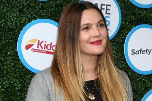 Drew Barrymore trägt viermal die Woche das gleiche Outfit