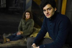 "Tatort: Schock": Der Entführer David Frank (Aaron Karl) ist den Kommissaren Eisner und Fellner (Adele Neuhauser) stets eine...