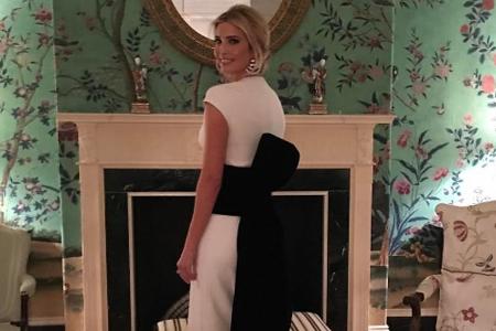 Ivanka Trump präsentierte auf Instagram ihr Kleid von Oscar de la Renta Ivanka Trump präsentierte auf Instagram ihr Kleid von Oscar de la Renta