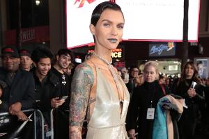 Ruby Rose: Sexy Auftritt im Glitzer-Kleid