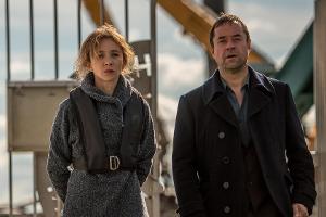 "Mörderische Stille": Hauptkommissar Jan Holzer (Jan Josef Liefers) lernt bei seinen Ermittlungen die gehörlose Elena Kühner...