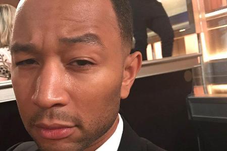 John Legend zeigt seine Tischkarte: Wie sich das John Legend zeigt seine Tischkarte: Wie sich das