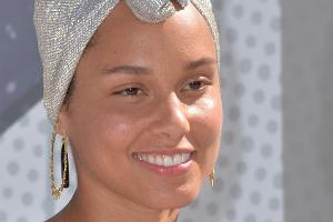 Alicia Keys zeigt sich wieder mit Make-up