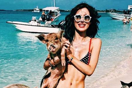 Bella Thorne: Mit Traumfigur am Bella Thorne: Mit Traumfigur am