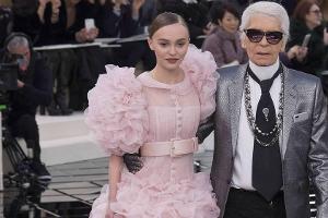 Karl Lagerfelds neue Muse: Lily-Rose Depp stiehlt allen die Show