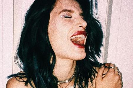 Bella Thorne zeigt sich oben ohne auf Instagram Bella Thorne zeigt sich oben ohne auf Instagram