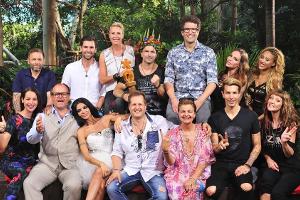 Dschungelkönig Marc Terenzi mit Sonja Zietlow, Daniel Hartwich und den Camp-Bewohnern der 11. Staffel