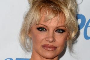 Was läuft da mit Julian Assange? Jetzt spricht Pamela Anderson