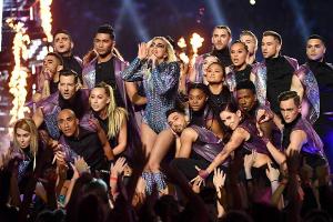 Lady Gaga: So feiern die Stars ihre Super-Bowl-Show