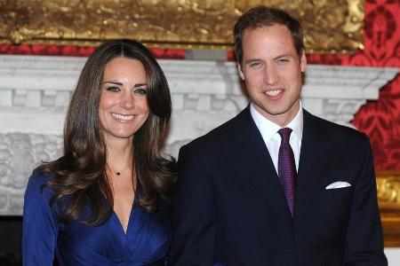 Prinz William und die jetzige Herzogin Kate als sie im Jahr 2010 ihre Verlobung verkündeten Prinz William und die jetzige Herzogin Kate als sie im Jahr 2010 ihre Verlobung verkündeten