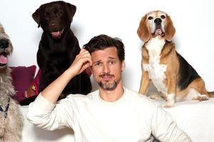 Florian David Fitz: "Zum Schmusen darf mein Hund ins Bett"