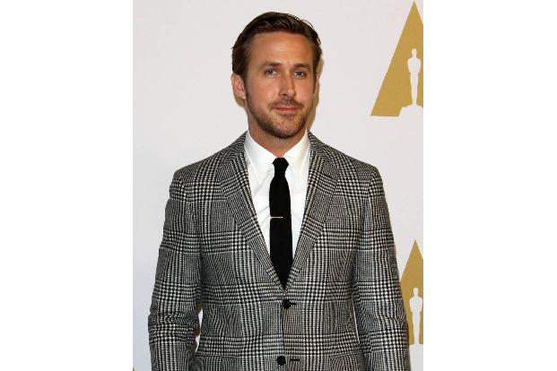 ...Herren sich beim Promi-Schmaus ebenfalls ordentlich modisch Konkurrenz machten. Der absolute Frauentraum, Ryan Gosling (n...