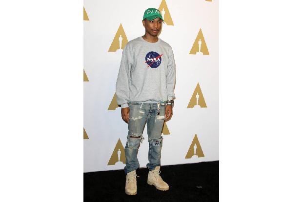 ...lässt sich auch von den Oscars nicht vorschreiben was er zu tragen hat! Pharrell ist schließlich selbst Designer und als ...