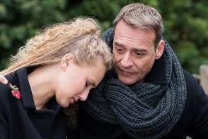 "Unter uns": Die verzweifelte KayC findet in Rufus einen guten Zuhörer