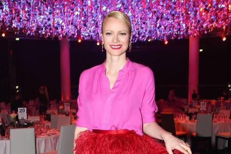 Franziska Knuppe in Pink-Rot Franziska Knuppe in Pink-Rot