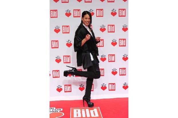 ...schwingt seit 2013 die Punkte-Keule: Catwalktrainer Jorge González. Der sympathische Entertainer freut sich ganz besonder...