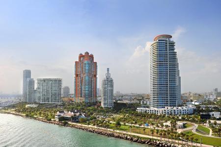 Wer hier wohnt, dem geht es richtig gut. Die Luxusappartements am Strand von Miami sind richtig teuer. Dafür ist der Strand ...