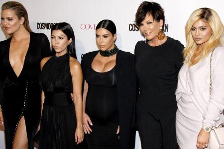 Neutrale Töne wie Schwarz oder Wollweiß stehen bei den Kardashians hoch im Kurs