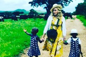 Süß: Hier begrüßt Madonna ihre Adoptiv-Töchter