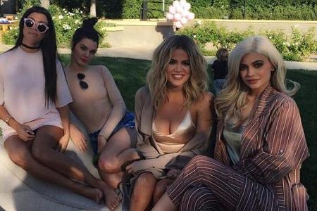 Obwohl Kourtney, Kendall, Khloé und Kylie (v.l.n.r.) unterschiedliche Typen sind, haben sie eins gemeinsam: Ein Händchen für... Obwohl Kourtney, Kendall, Khloé und Kylie (v.l.n.r.) unterschiedliche Typen sind, haben sie eins gemeinsam: Ein Händchen für...
