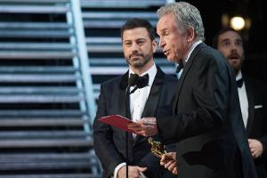 Peinliche Oscar-Panne: Das Netz und die Promis laufen Sturm