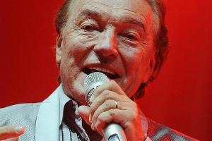 Karel Gott liegt wieder im Krankenhaus