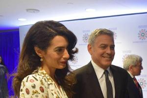 Mama von George Clooney plaudert Geschlecht der Zwillinge aus