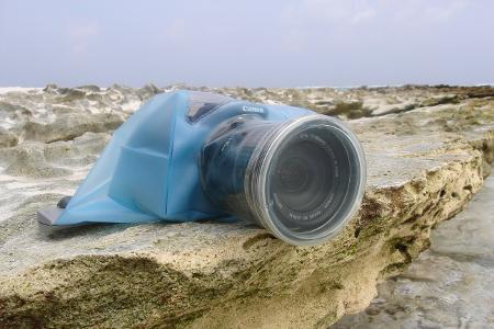 Universelle Plastiktaschen (Abb. Aquapac) sind gut für gelegentliches Schnorcheln geeignet und schützen die Kamera am Strand...