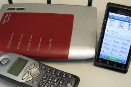 Fritz!Box als Basisstation für DECT-Telefone und Smartphones einrichten.
