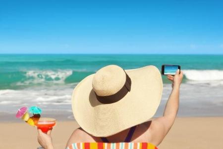 Mit der Dropbox nehmen Ihre Freunde unabhängig von Ort und Zeit an Ihrem Urlaub teil.