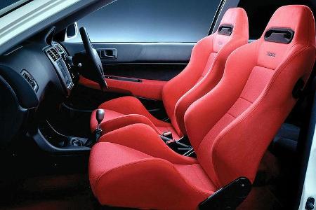 Ab 1995 gibt es den Civic der sechsten Generation. Hier das Interieur der heißesten Version: Civic Type R mit 185 PS.