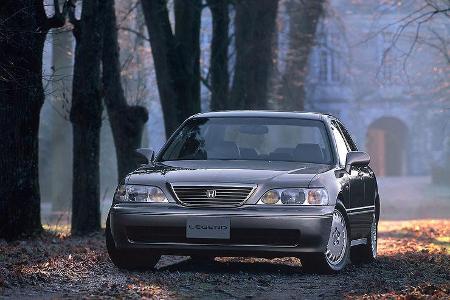 Der 1996 erschienene Legend III - nur als Limousine - verkaufte sich schlecht.