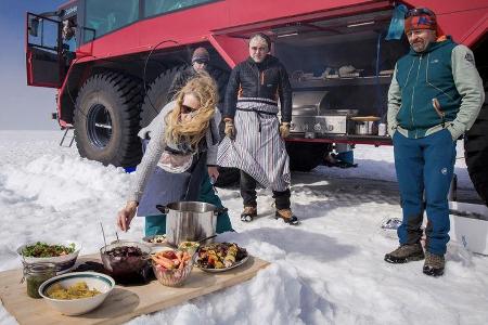 Sleipnir Glacier Truck Island 8x8 Gletscher-Bus