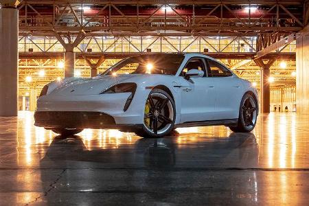 Porsche Taycan Turbo S beim Hallen-Sprint-Guinness-Weltrekord mit Leh Keen