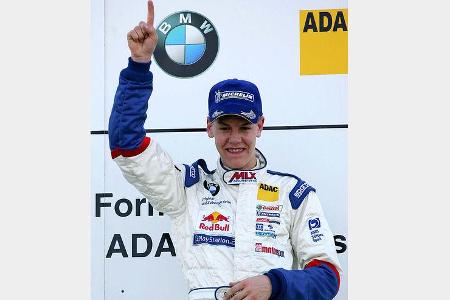Vettels Automobil-Laufbahn startete im Jahr 2003. Der damals noch 15-Jährige fuhr auf Anhieb an der Spitze der Formel BMW mi...