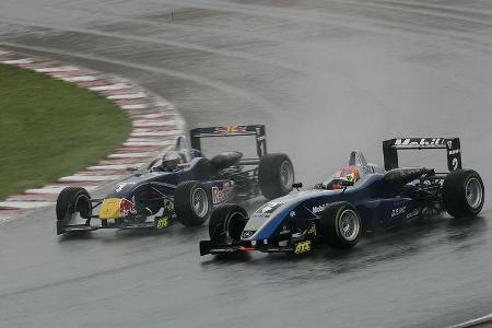 Gegen den Teamkollegen Paul di Resta setzte es die ein oder andere Niederlage. Wurde der Schotte von Mercedes mit besserem M...