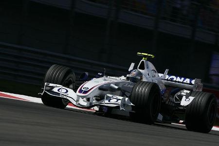 Mehr noch: Vettel eroberte im BMW beim Freitagstest die Tagesbestzeit, eine Leistung, die er zwei Wochen später in Monza wie...