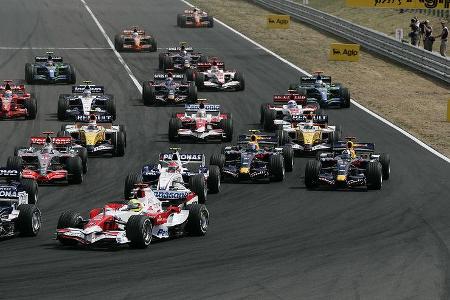 Beim Start freilich tummelte sich Vettel noch auf einem der hinteren Plätze.