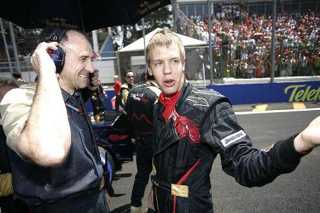 Aber meistens ist er froh gelaunt, wie hier mit Toro Rosso-Teamchef Franz Tost.