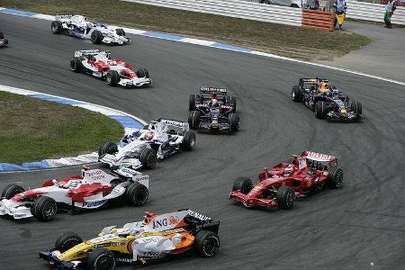 In der Folge hatte Vettel gute Rennen mit guten Ansätzen. Beim GP Deutschland schaffte er es im Quali erstmals in die Top Ten.