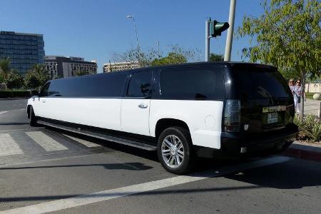 Chrylser Stretchlimo - F1 Abu Dhabi 2014 - Carspotting