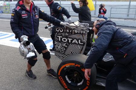 Daniil Kvyat - Red Bull - Formel 1-Test - Barcelona - 26. Februar 2015