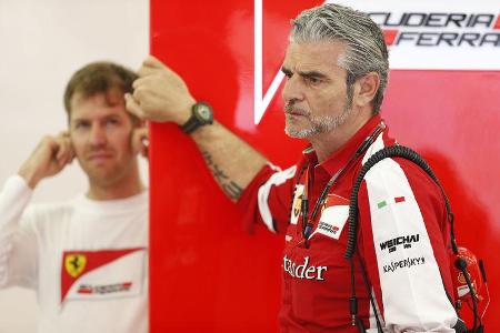 Maurizio Arrivabene & Sebastian Vettel - Ferrari - Formel 1 - GP Bahrain - 18. April 2015