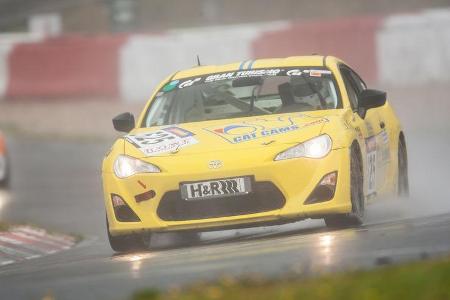 Das neue Fahrwerk stammt von Bilstein. Vorher war ein ÖHLINS-Rennsport-Fahrwerk verbaut.