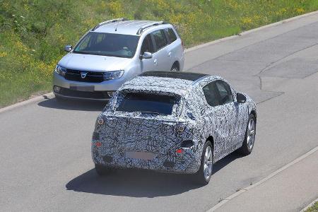 Erlkönig Mercedes EQC Crossover